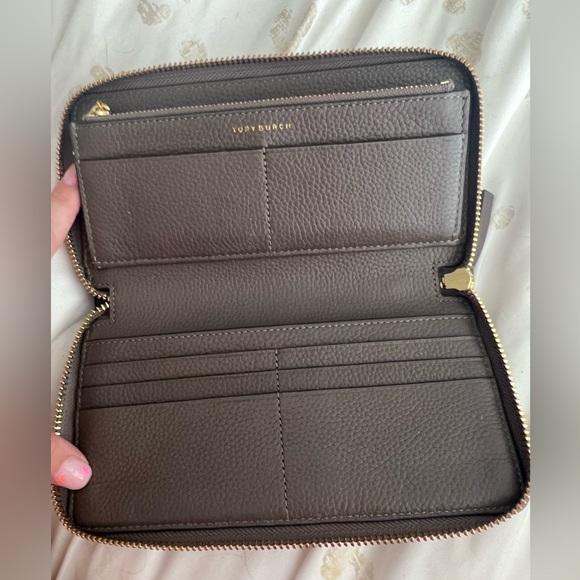 Tory burch bifold wallet never used, sticker still on hardware NWOT - Picture 2 of 3